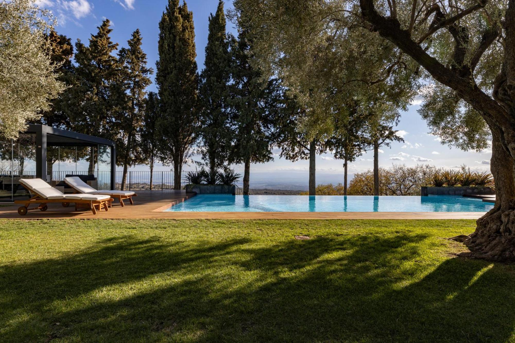 Scialaj Villa Di Lusso Sull'Etna Con Piscina E Vista Mare 라갈나 외부 사진