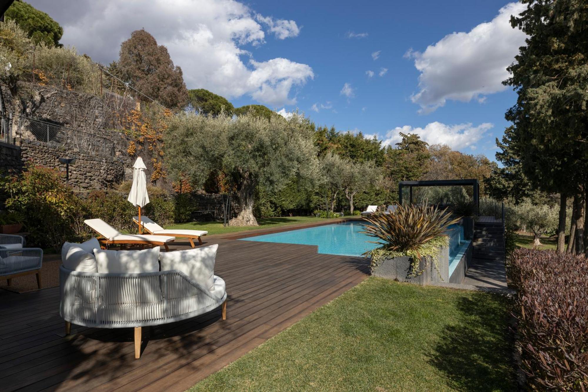 Scialaj Villa Di Lusso Sull'Etna Con Piscina E Vista Mare 라갈나 외부 사진