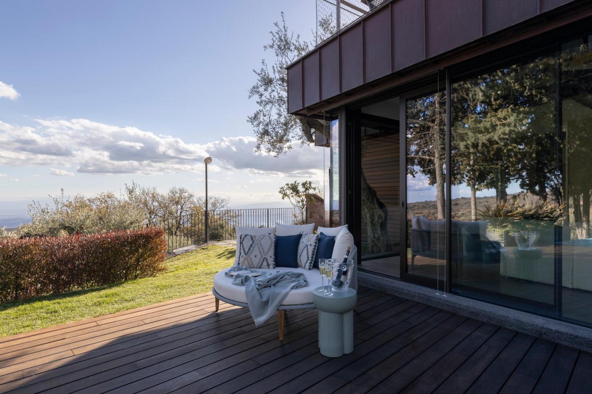 Scialaj Villa Di Lusso Sull'Etna Con Piscina E Vista Mare 라갈나 외부 사진